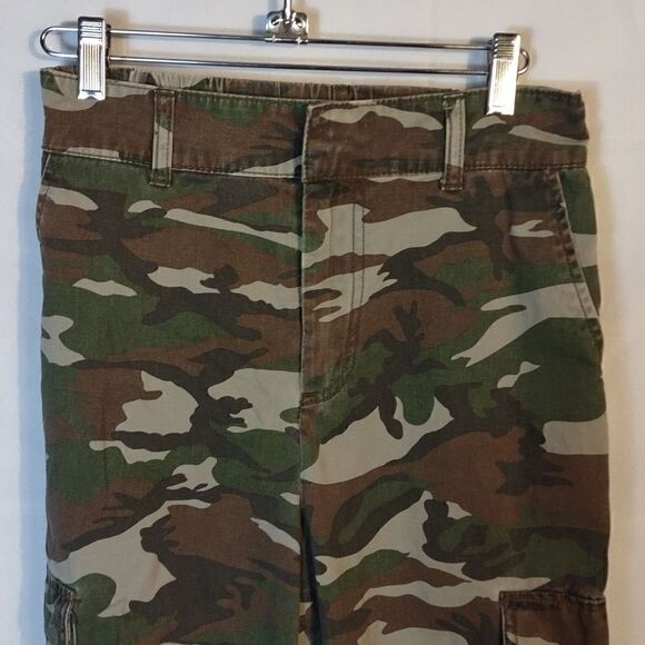 Forever 21 Women's Camo Cargo Jeans - Picture 2 of 9